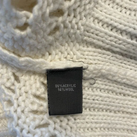 Deep v-neck knit sweater - Picture 4 of 4